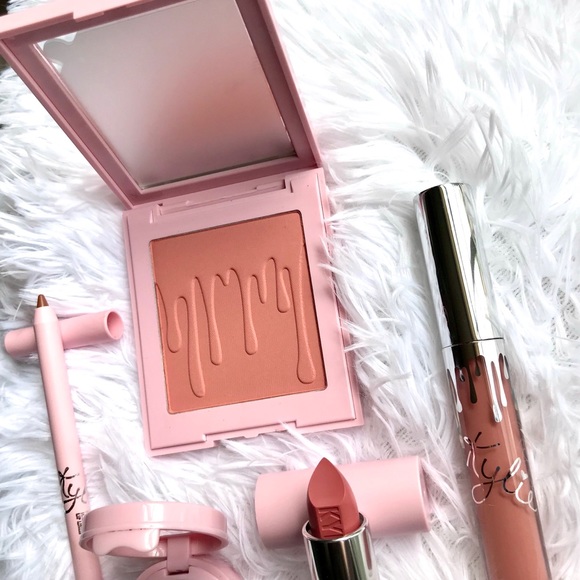 NEW Kylie Cosmetics Holiday Set - Picture 4 of 6